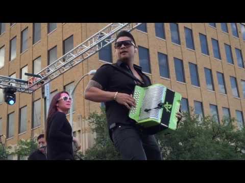 AJ Castillo-Volar Bailando
