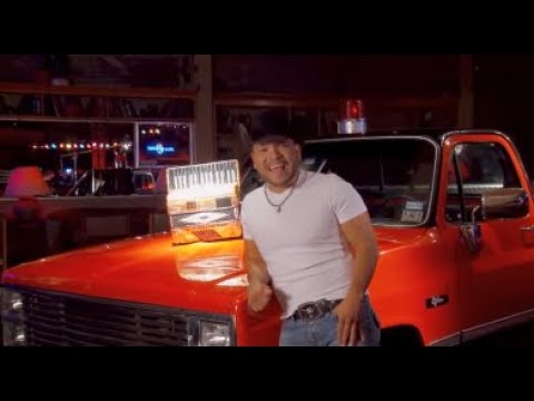 Michael Salgado – Buscando Amor Official Music Video