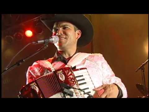MICHAEL SALGADO – TRAGOS AMARGOS (VIDEO OFICIAL)